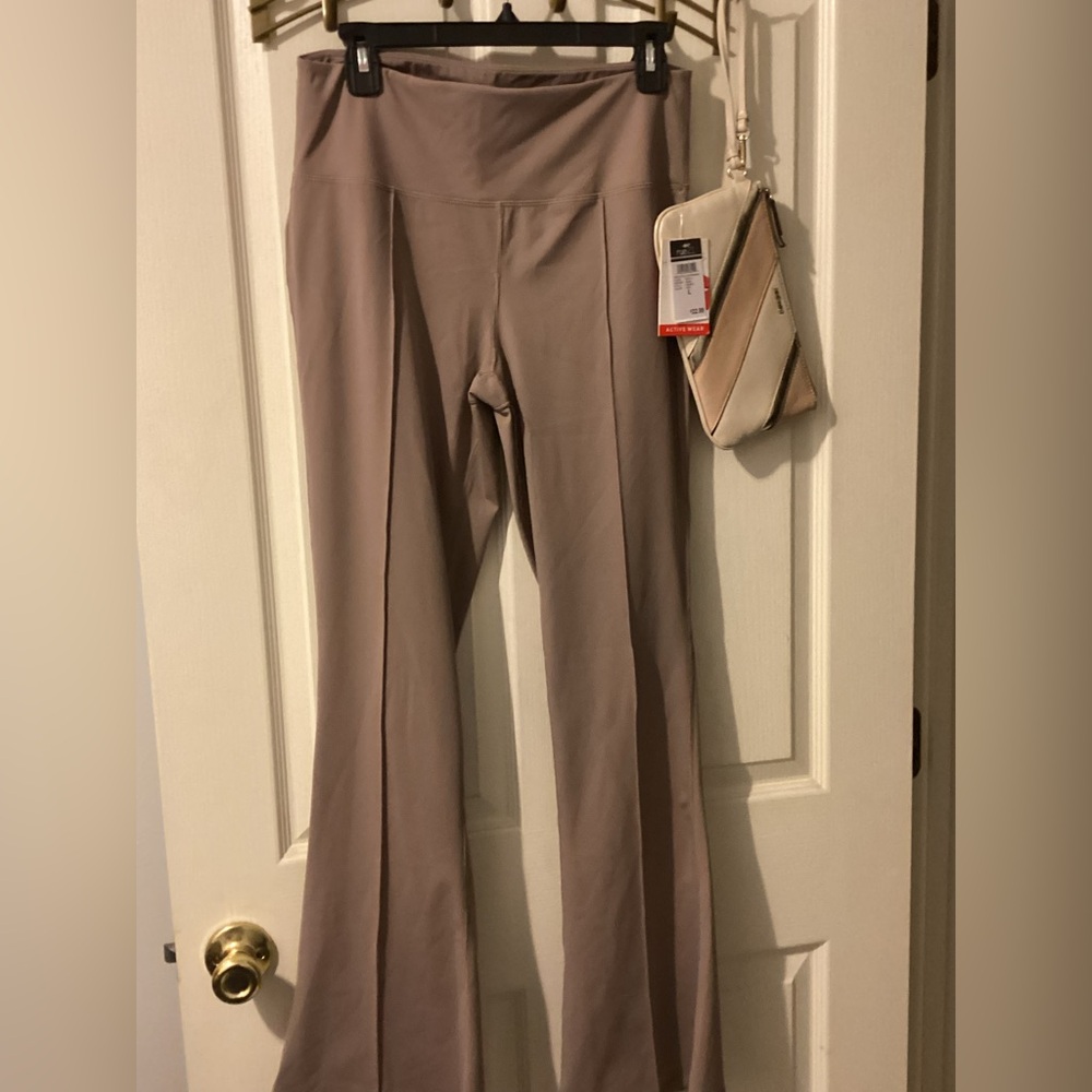 Rue 21 Active Wear 
Soft Nylon Spandex
Color Nude
Sz L
Free wristlet